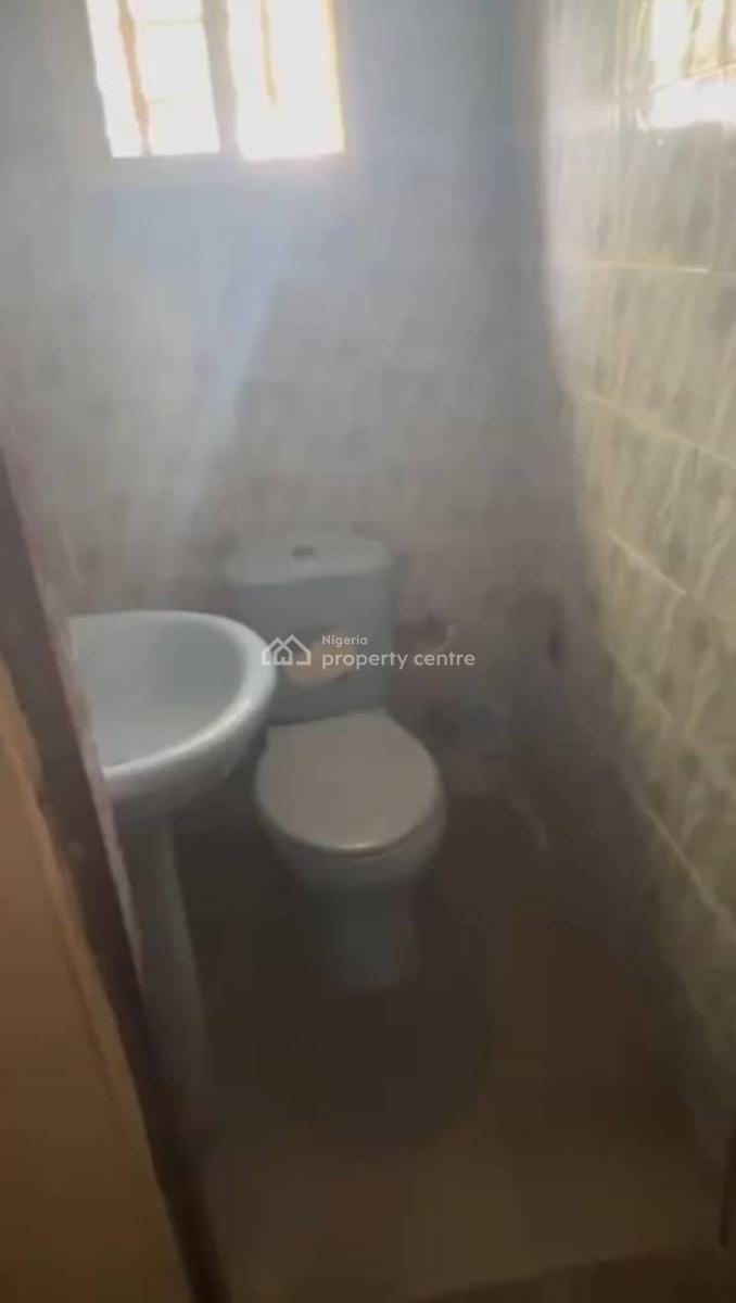 Lovely 3 Bedrooms Flat, Power Line, Soluyi, Gbagada, Lagos, Flat / Apartment for Rent
