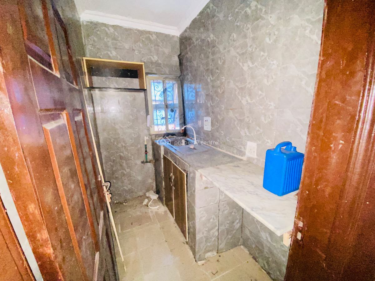 Mini Flat with Spacious Compound, Lekki Phase 1, Lekki, Lagos, Mini Flat (room and Parlour) for Rent