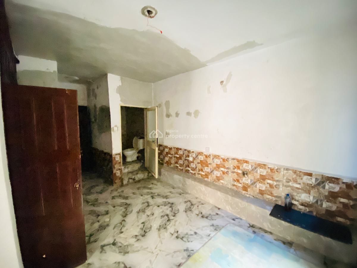 Mini Flat with Spacious Compound, Lekki Phase 1, Lekki, Lagos, Mini Flat (room and Parlour) for Rent
