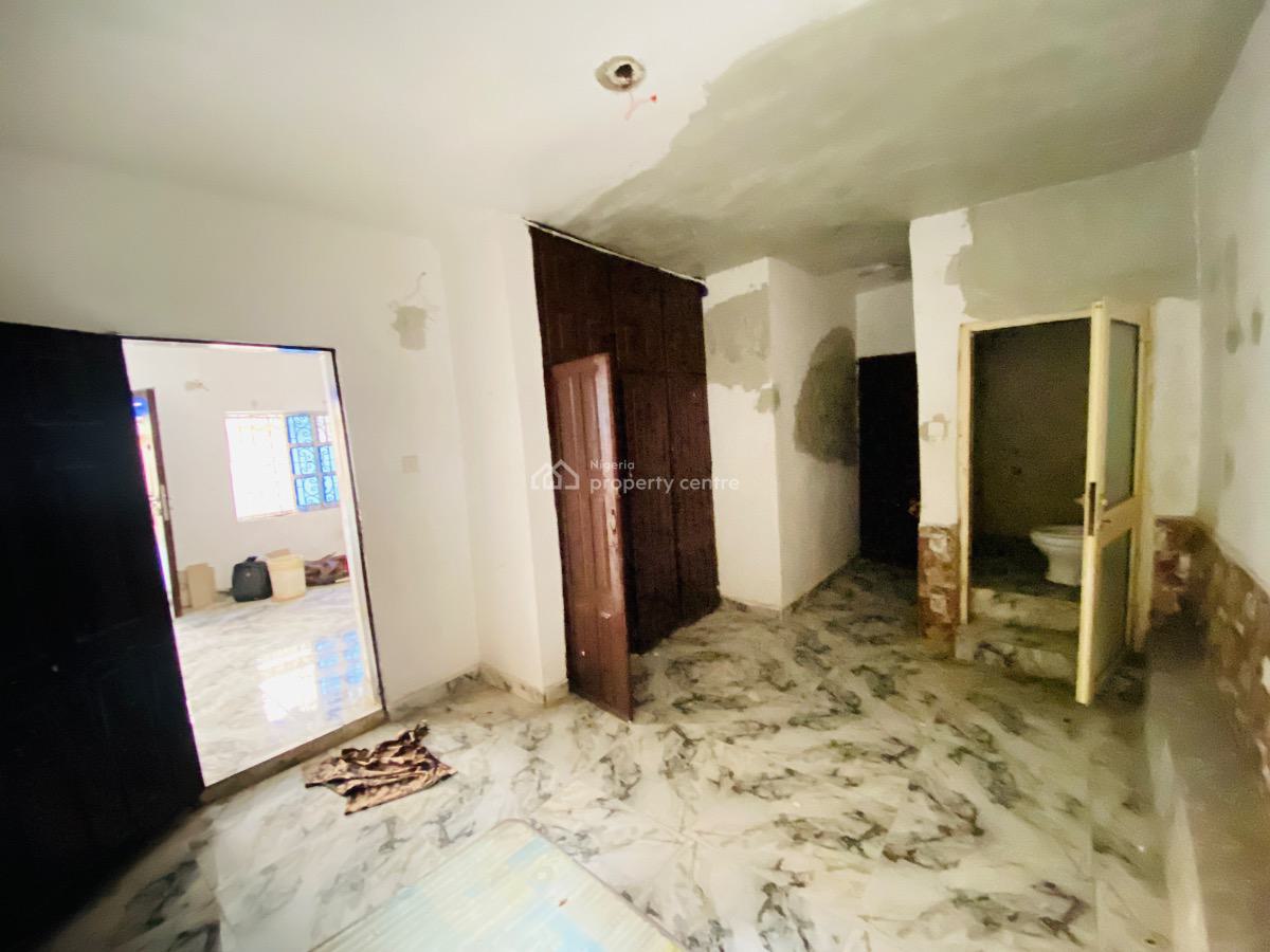 Mini Flat with Spacious Compound, Lekki Phase 1, Lekki, Lagos, Mini Flat (room and Parlour) for Rent