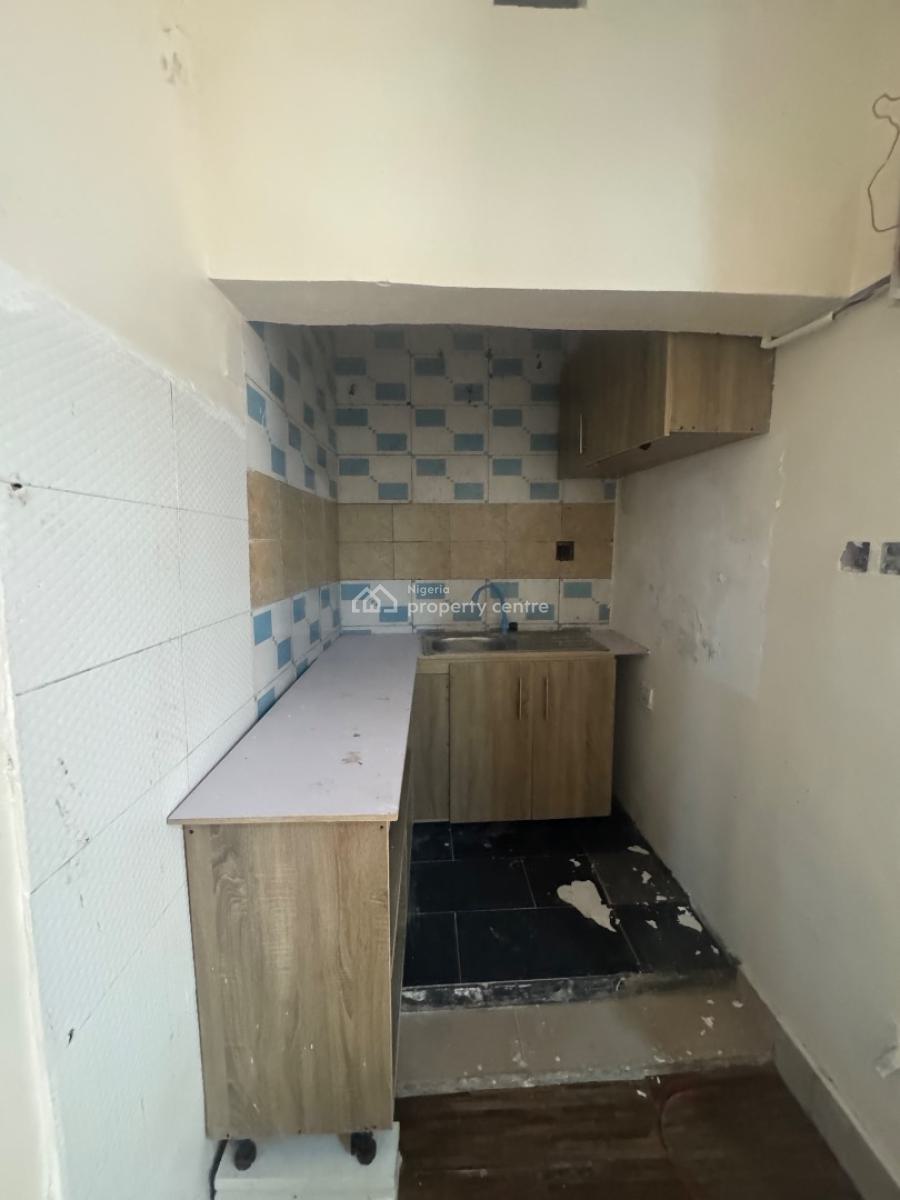 a Nice and Spacious Room and Parlour Available, Close to Evercare Hospital, Lekki Phase 1, Lekki, Lagos, Mini Flat (room and Parlour) for Rent