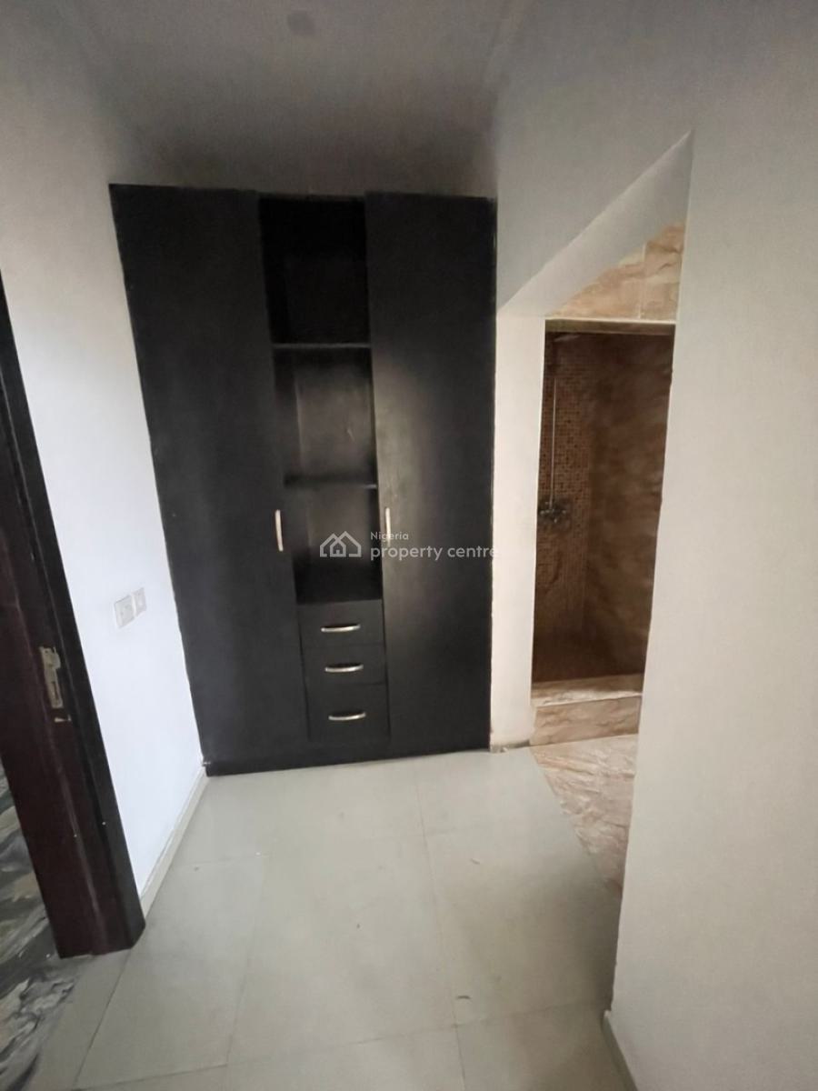 Spacious 3 Bedroom Apartment with Bq, Lekki Phase 1, Lekki, Lagos, Flat / Apartment for Rent