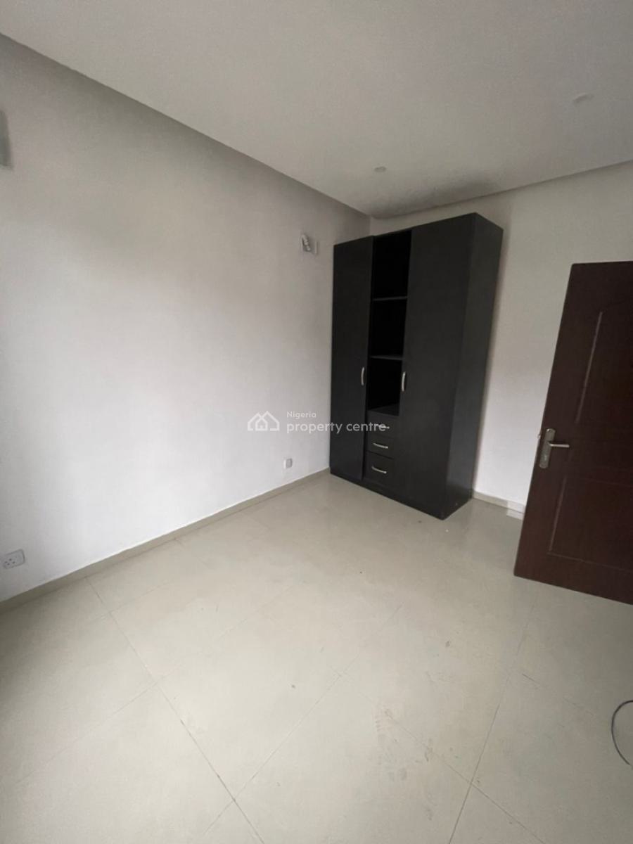 Spacious 3 Bedroom Apartment with Bq, Lekki Phase 1, Lekki, Lagos, Flat / Apartment for Rent