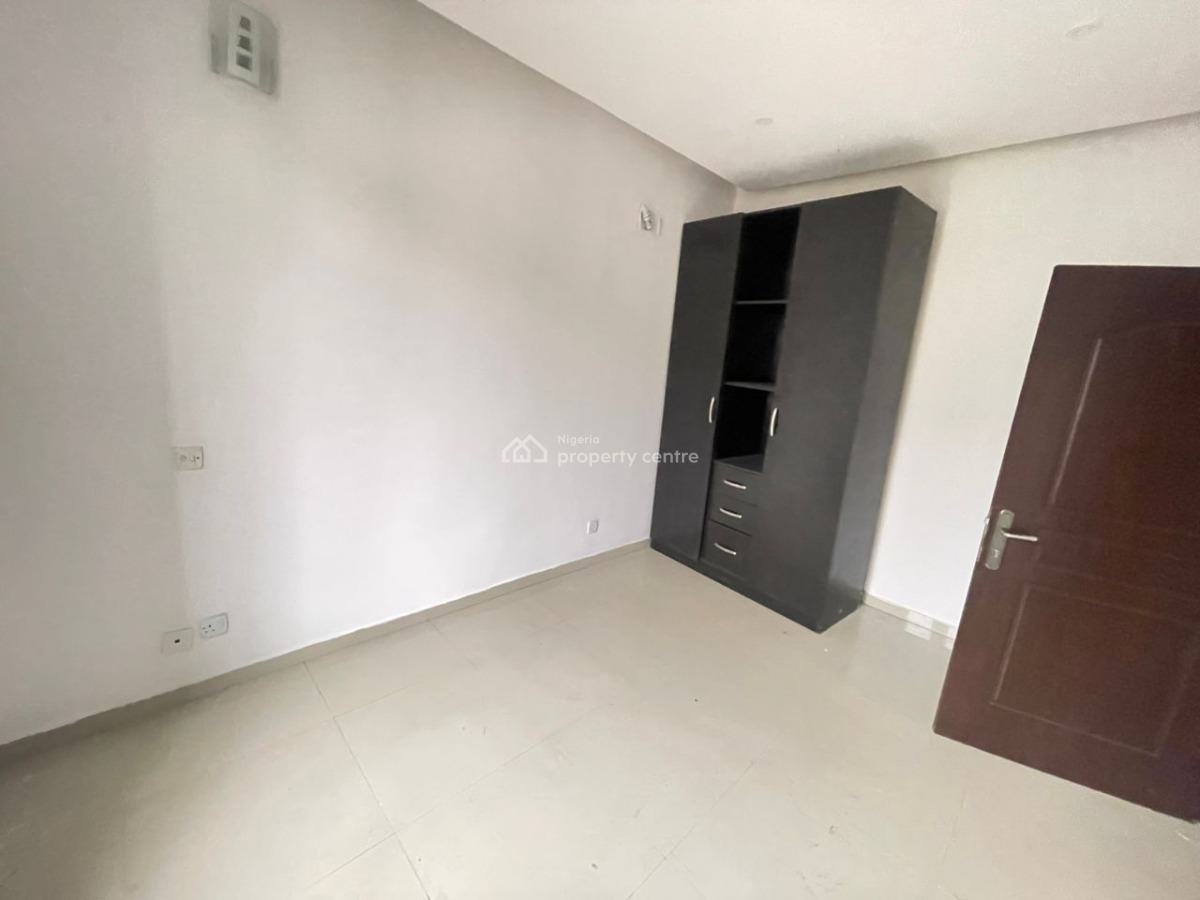 Spacious 3 Bedroom Apartment with Bq, Lekki Phase 1, Lekki, Lagos, Flat / Apartment for Rent