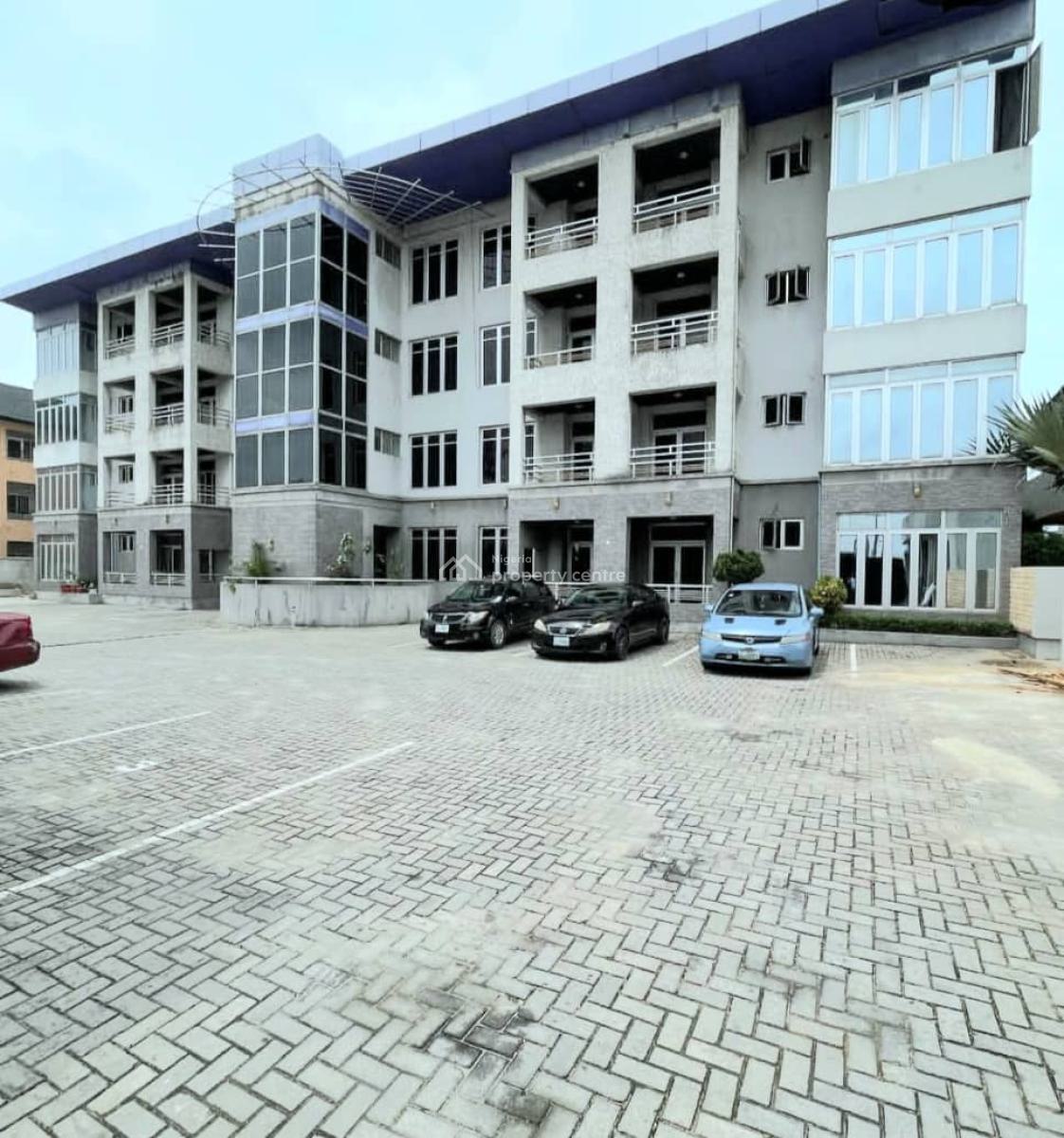 Spacious 3 Bedroom Apartment with Bq, Lekki Phase 1, Lekki, Lagos, Flat / Apartment for Rent