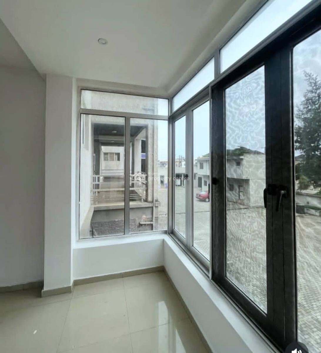 Spacious 3 Bedroom Apartment with Bq, Lekki Phase 1, Lekki, Lagos, Flat / Apartment for Rent