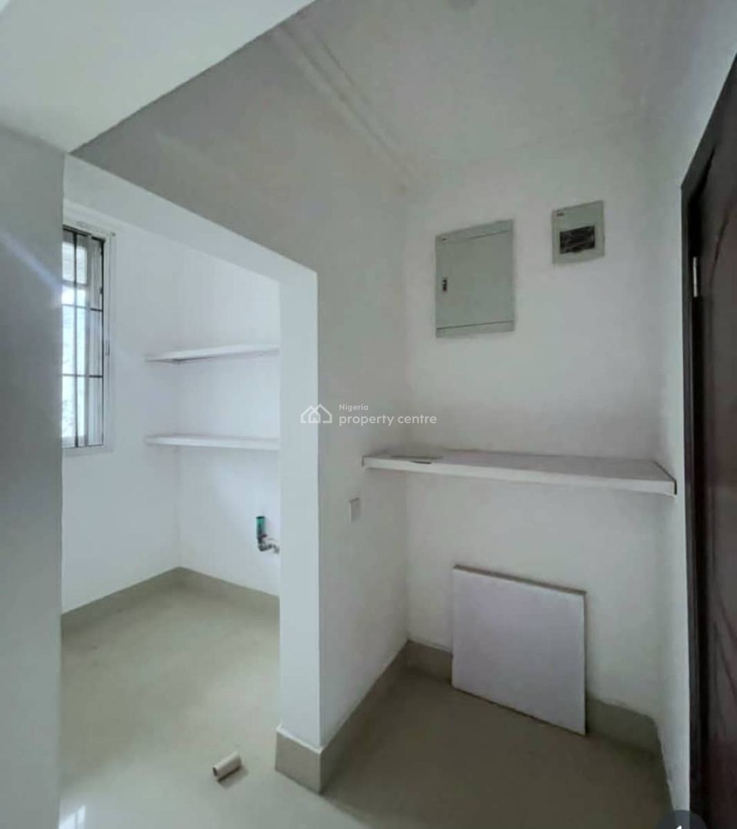Spacious 3 Bedroom Apartment with Bq, Lekki Phase 1, Lekki, Lagos, Flat / Apartment for Rent