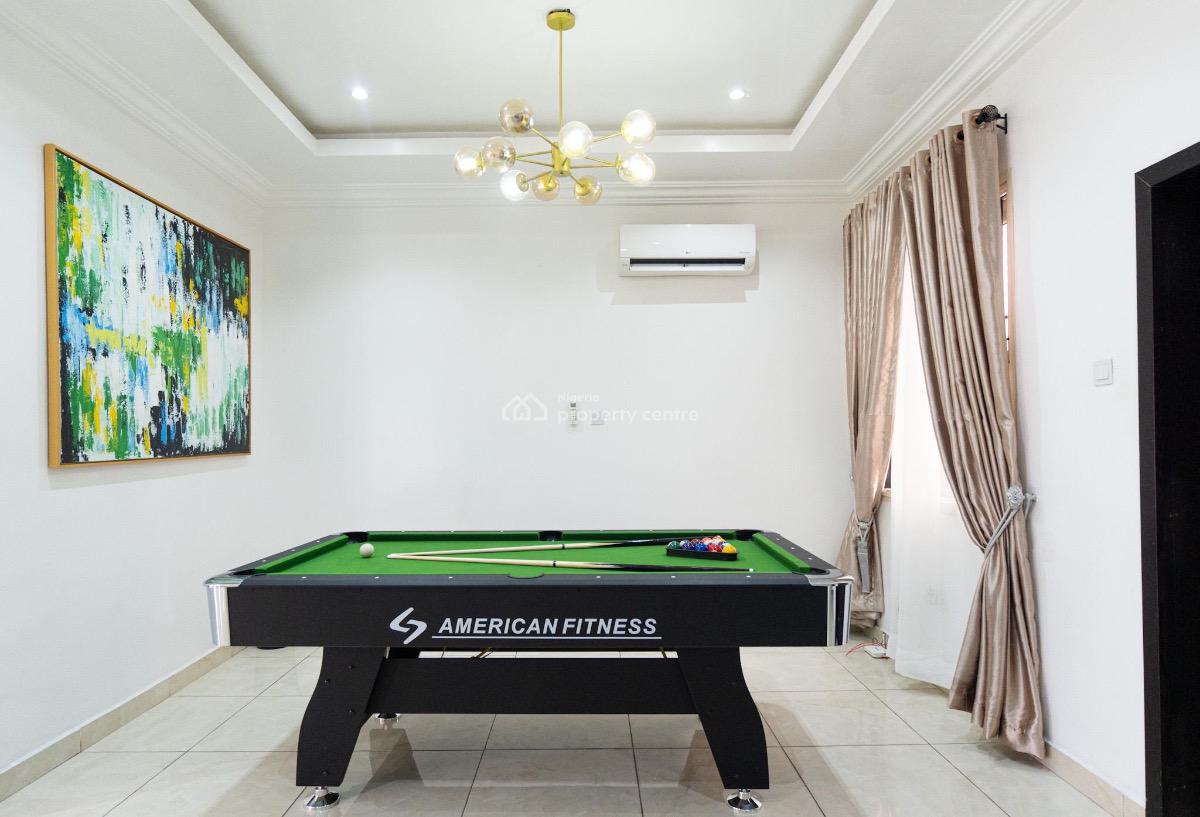 Spacious 2 Bedroom Apartment with Ps5 and Snooker, Lekki Phase 1, Lekki, Lagos, Flat / Apartment Short Let
