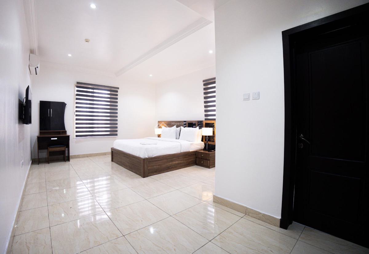 Spacious 2 Bedroom Apartment with Ps5 and Snooker, Lekki Phase 1, Lekki, Lagos, Flat / Apartment Short Let