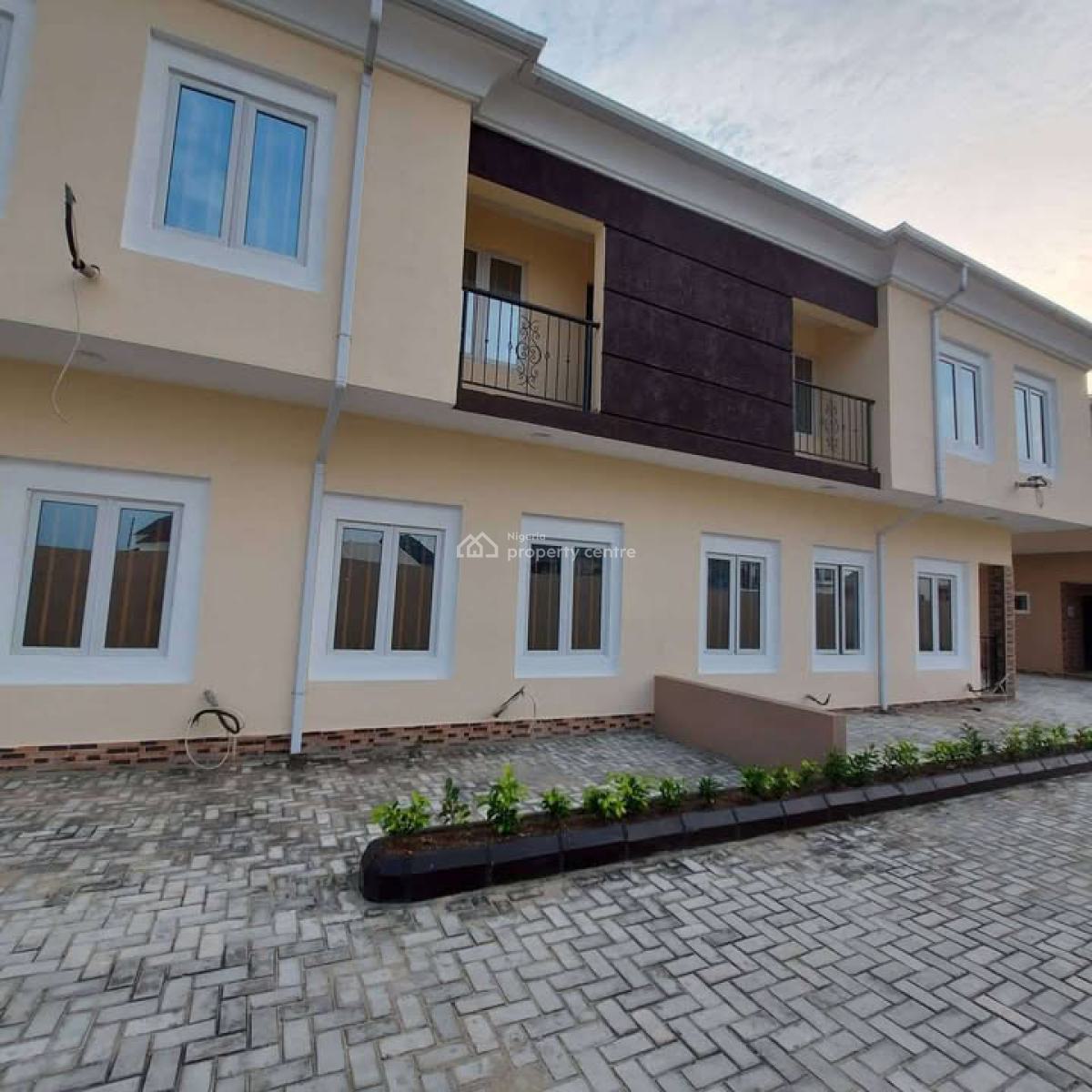 Newly Renovated 4 Bedrooms Duplex, Atlantic View Estate, New Road, Lekki, Lagos, Flat / Apartment for Rent