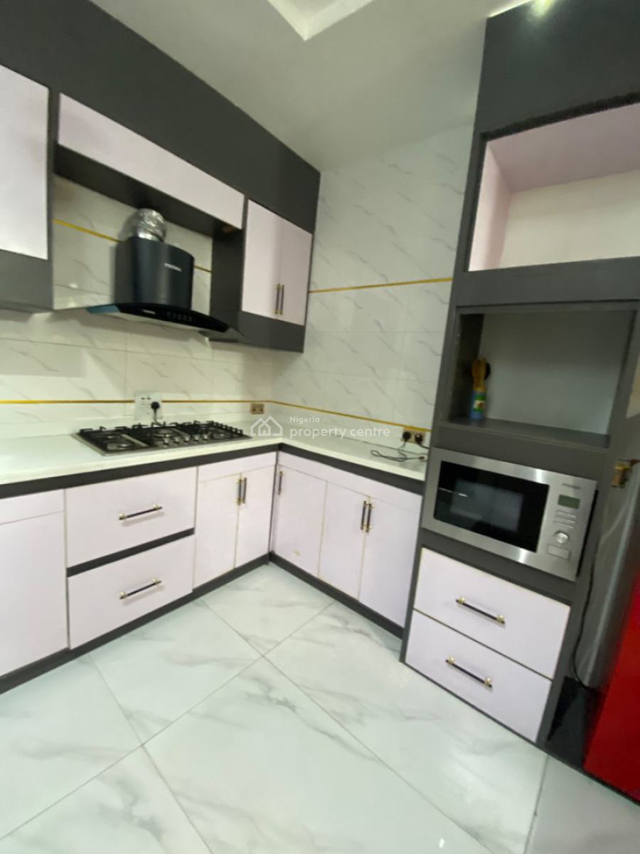 Fully Furnished Luxury 2 Bedrooms Apartments, Upstairs with Elevator, Lekki Phase 1, Lekki, Lagos, Flat / Apartment for Rent