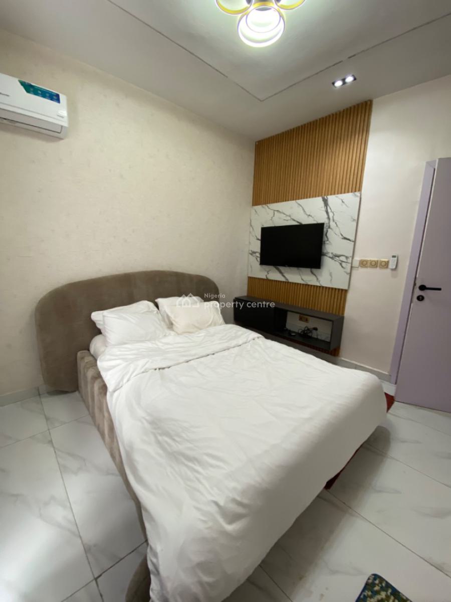 Furnished 2 Bedrooms Luxury Apartments, Upstairs with Gym, Lekki Phase 1, Lekki, Lagos, Flat / Apartment for Rent
