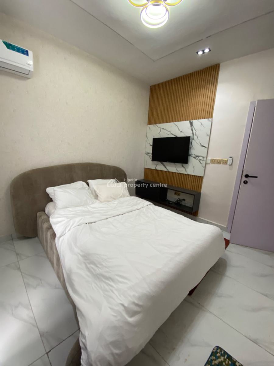 Furnished 2 Bedrooms Luxury Apartments, Upstairs with Gym, Lekki Phase 1, Lekki, Lagos, Flat / Apartment for Rent