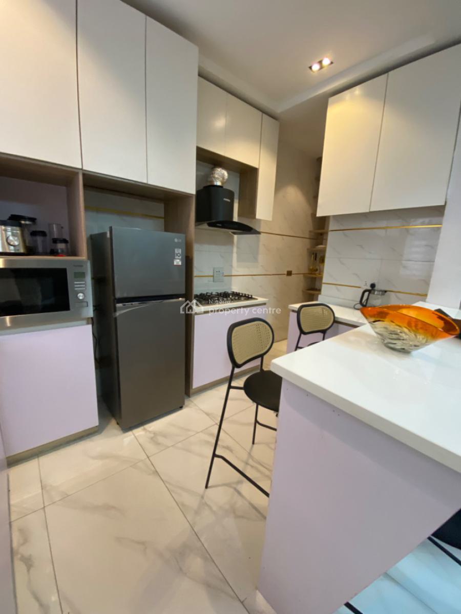Furnished 2 Bedrooms Luxury Apartments, Upstairs with Gym, Lekki Phase 1, Lekki, Lagos, Flat / Apartment for Rent
