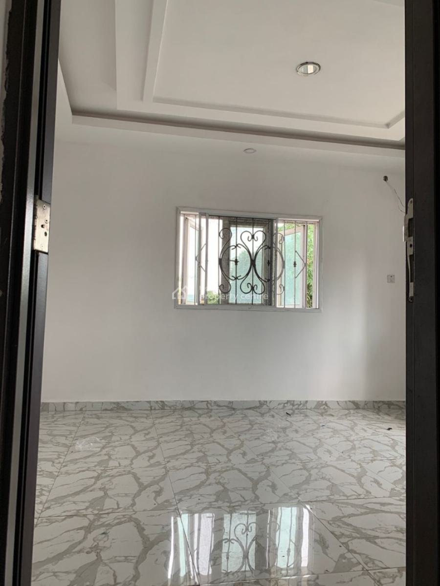 3 Bedrooms Upstairs Flat, Opposite Vgc Estate, Lekki, Lagos, Flat / Apartment for Rent