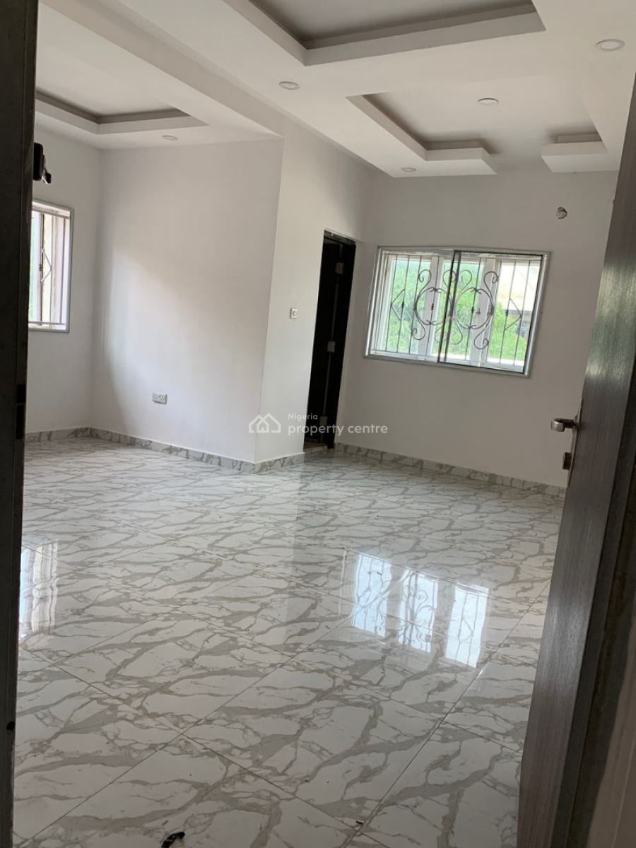3 Bedrooms Upstairs Flat, Opposite Vgc Estate, Lekki, Lagos, Flat / Apartment for Rent