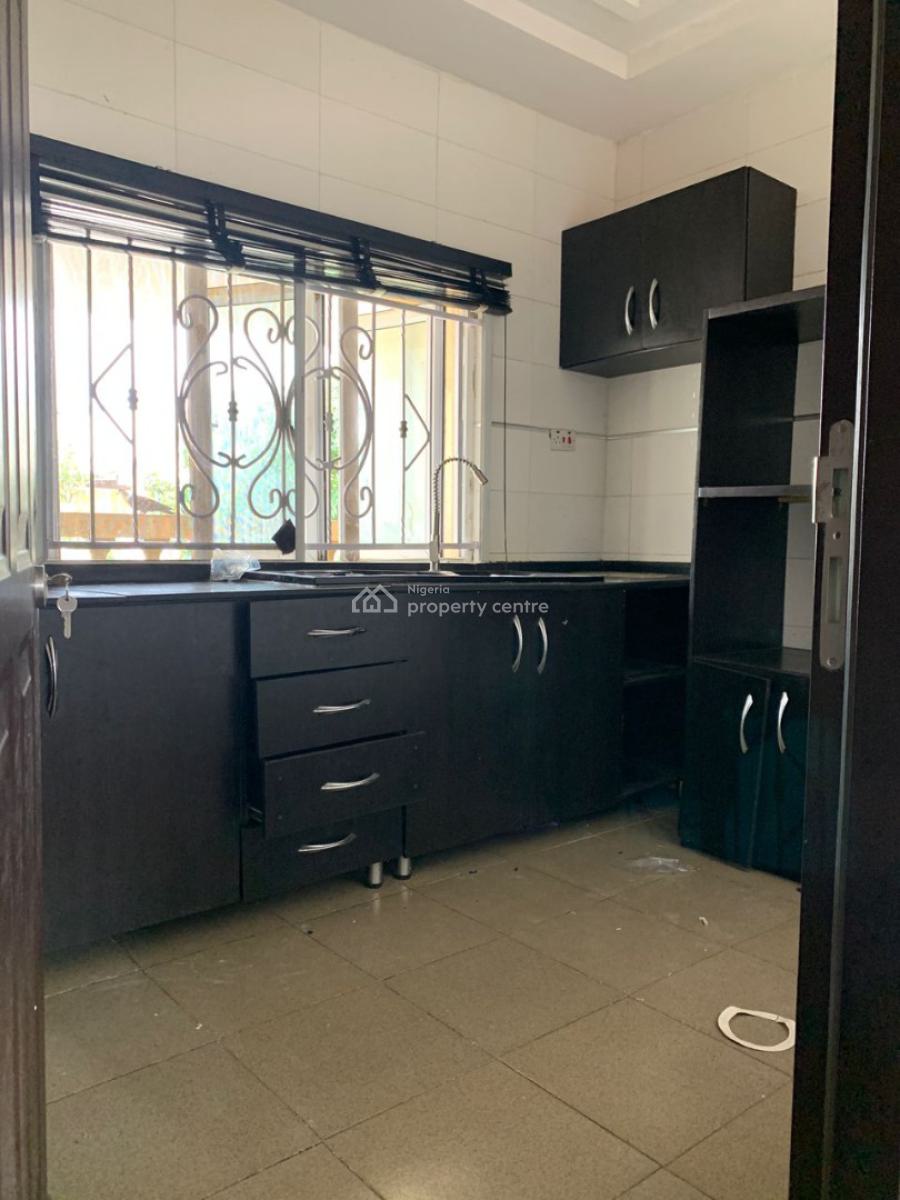 3 Bedrooms Upstairs Flat, Opposite Vgc Estate, Lekki, Lagos, Flat / Apartment for Rent