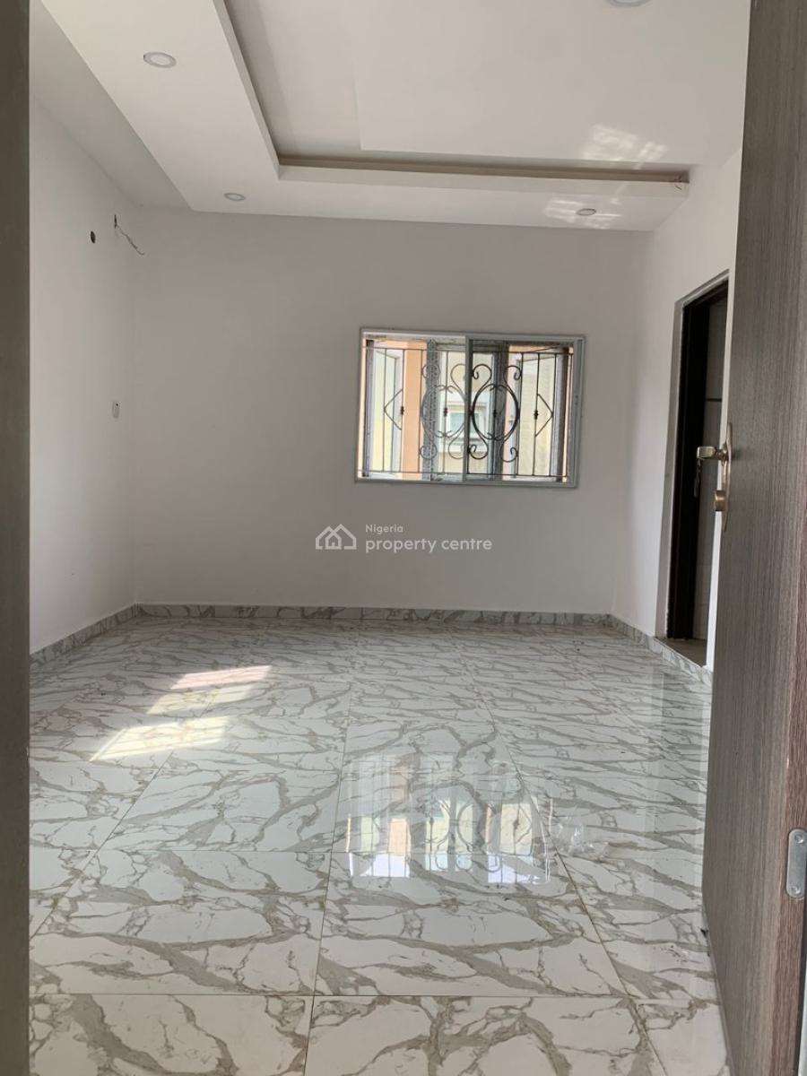 3 Bedrooms Upstairs Flat, Opposite Vgc Estate, Lekki, Lagos, Flat / Apartment for Rent