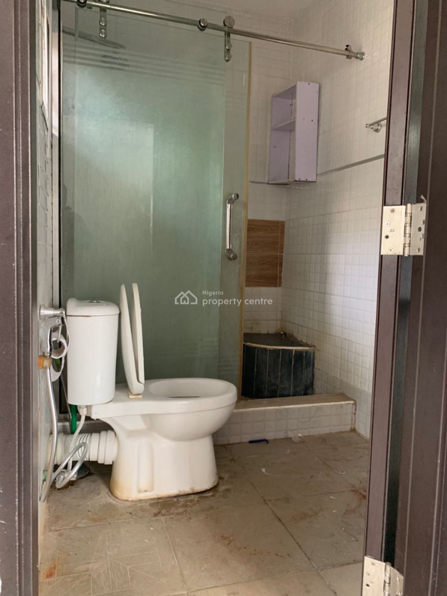 3 Bedrooms Upstairs Flat, Opposite Vgc Estate, Lekki, Lagos, Flat / Apartment for Rent