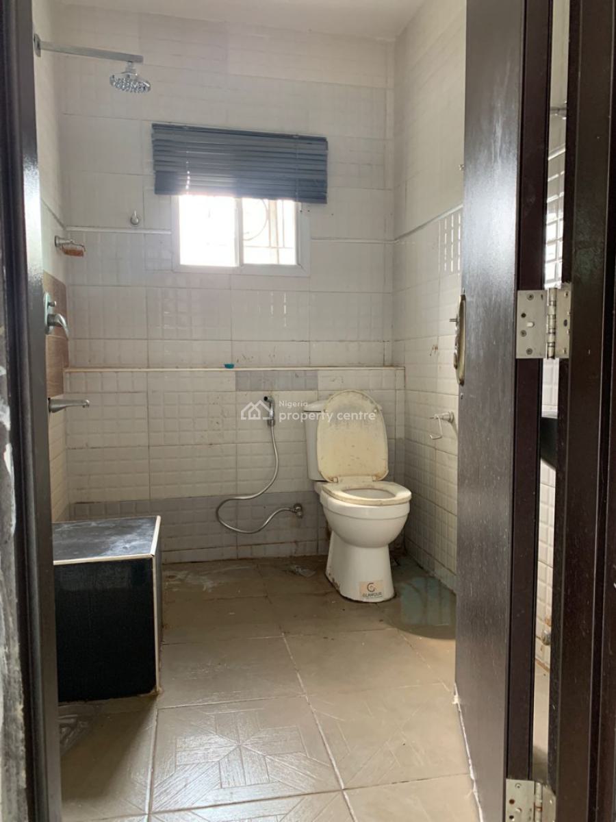 3 Bedrooms Upstairs Flat, Opposite Vgc Estate, Lekki, Lagos, Flat / Apartment for Rent