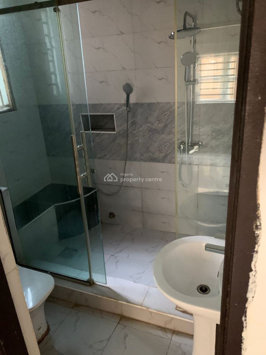 3 Bedrooms Upstairs Flat, Opposite Vgc Estate, Lekki, Lagos, Flat / Apartment for Rent