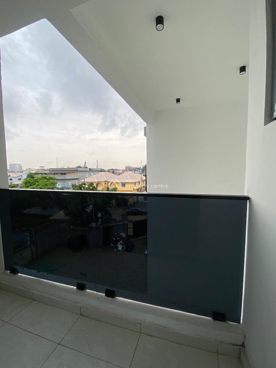 Lush 2 Bedroom Apartment with Pool, Lekki Phase 1, Lekki, Lagos, Flat / Apartment for Rent