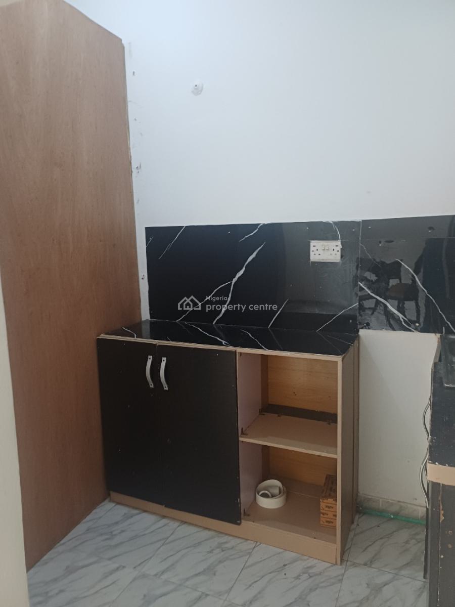 Clean Studio Apartment, Off Admiralty Way Lekki Phase 1, Lekki Phase 1, Lekki, Lagos, Flat / Apartment for Rent
