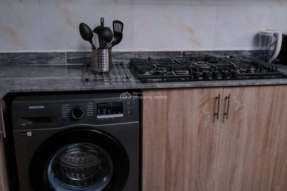 Fully Furnished 3 Bedroom Apartment, Surulere, Surulere, Lagos, Flat / Apartment Short Let