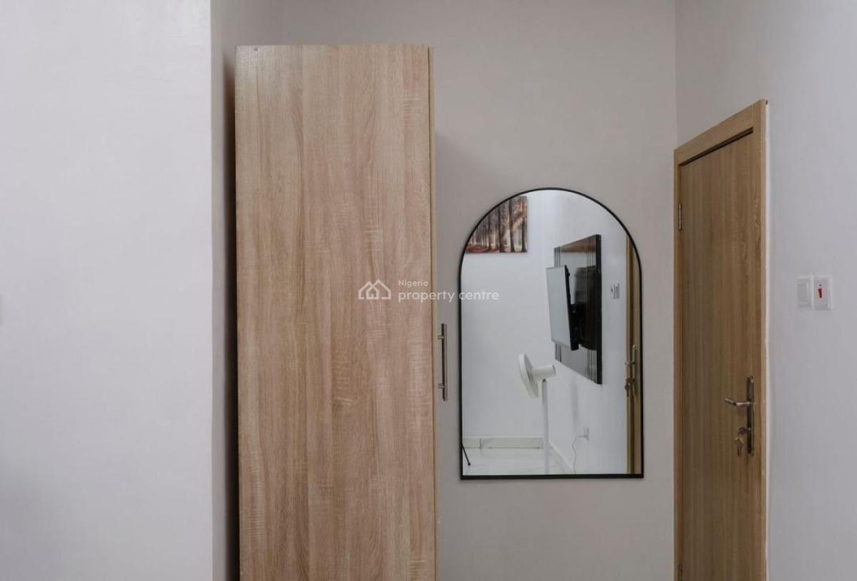 Fully Furnished 3 Bedroom Apartment, Surulere, Surulere, Lagos, Flat / Apartment Short Let