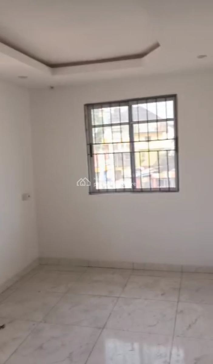 2 Bedroom Duplex in a Cool Area, Off Adelabu, Surulere, Lagos, Detached Duplex for Rent