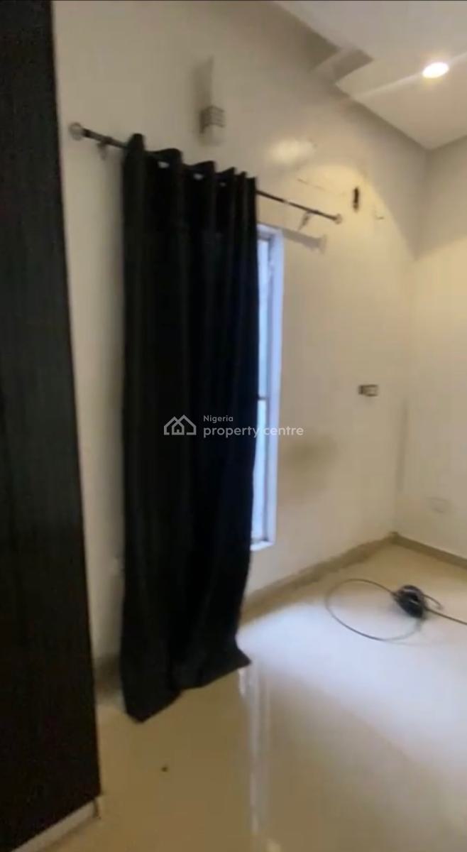 House, 30 Ben Edewor Street, Osapa, Lekki, Lagos, Self Contain (single Rooms) for Rent