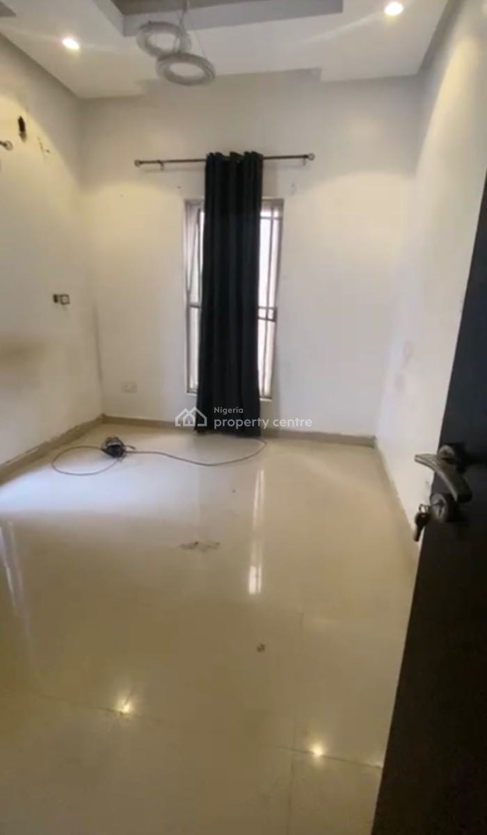 House, 30 Ben Edewor Street, Osapa, Lekki, Lagos, Self Contain (single Rooms) for Rent