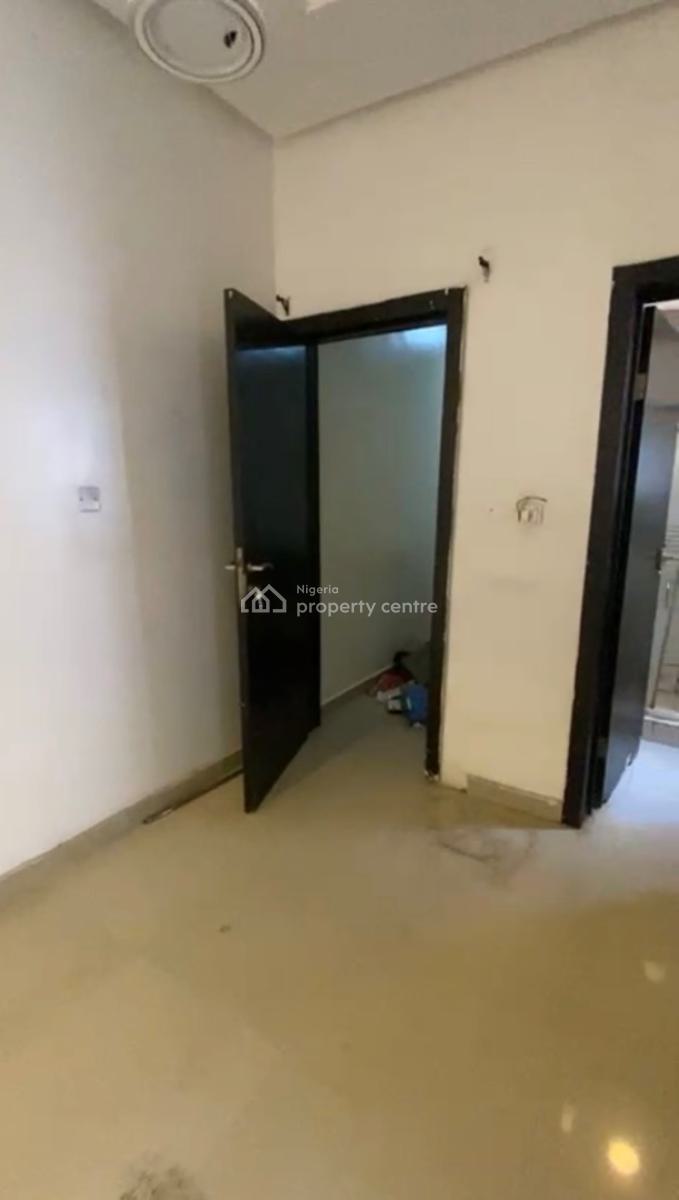 House, 30 Ben Edewor Street, Osapa, Lekki, Lagos, Self Contain (single Rooms) for Rent
