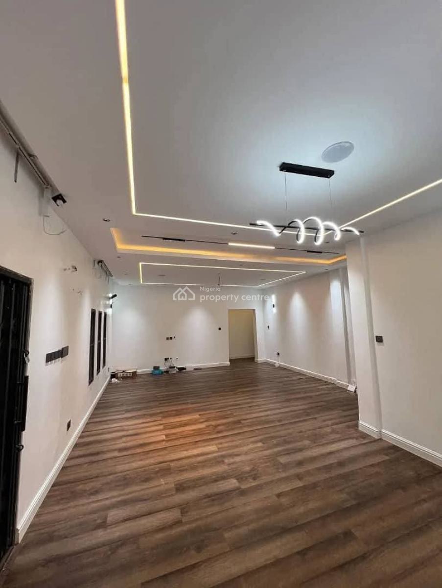 2 Bedroom Apartment with Bq, Adekunle, Yaba, Lagos, Flat / Apartment for Rent