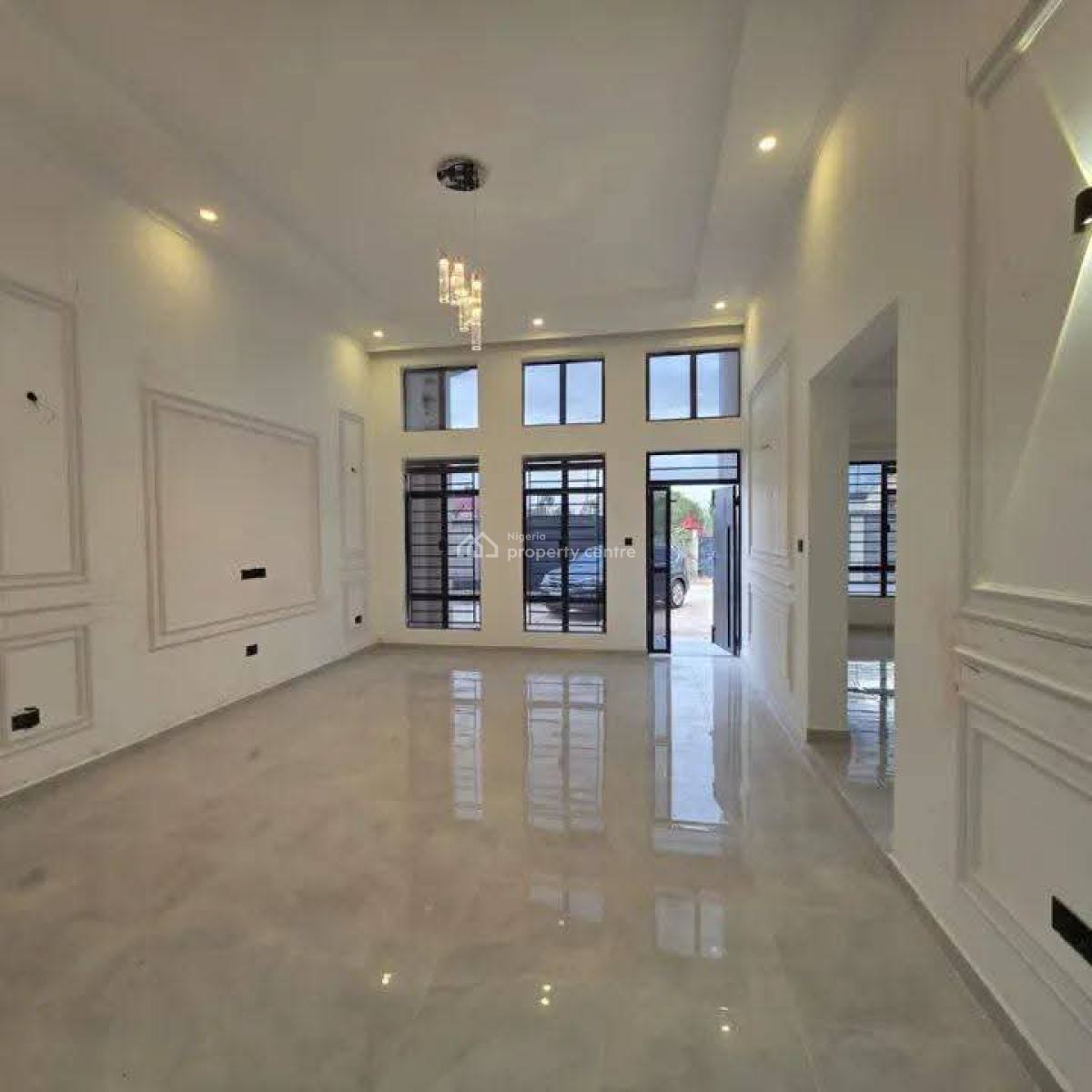 2 Bedroom Flat, Yaba, Lagos, House for Sale