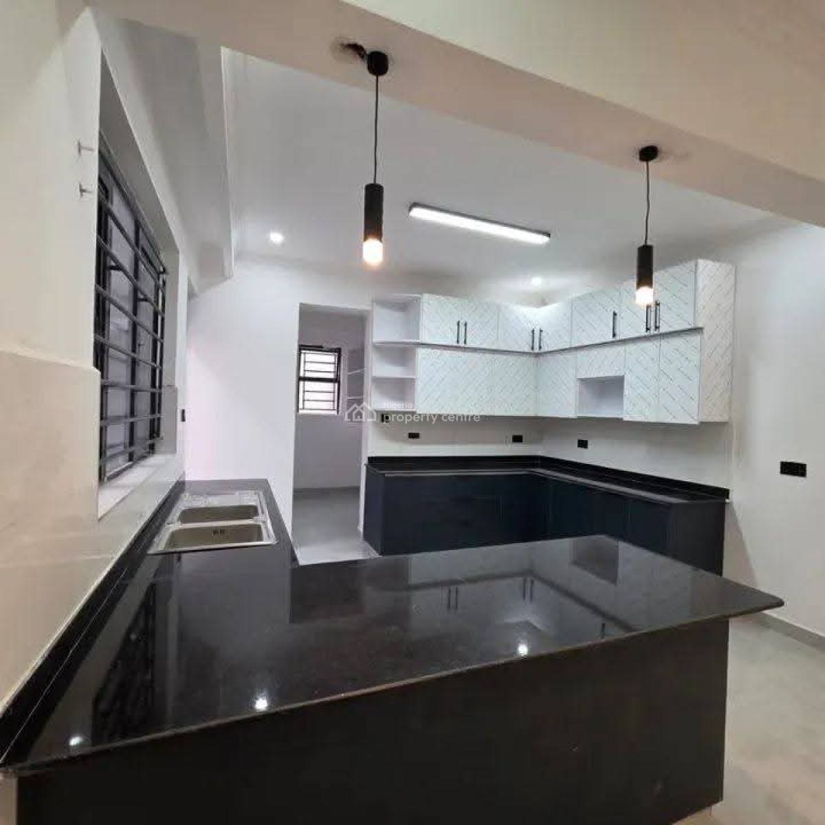 2 Bedroom Flat, Yaba, Lagos, House for Sale