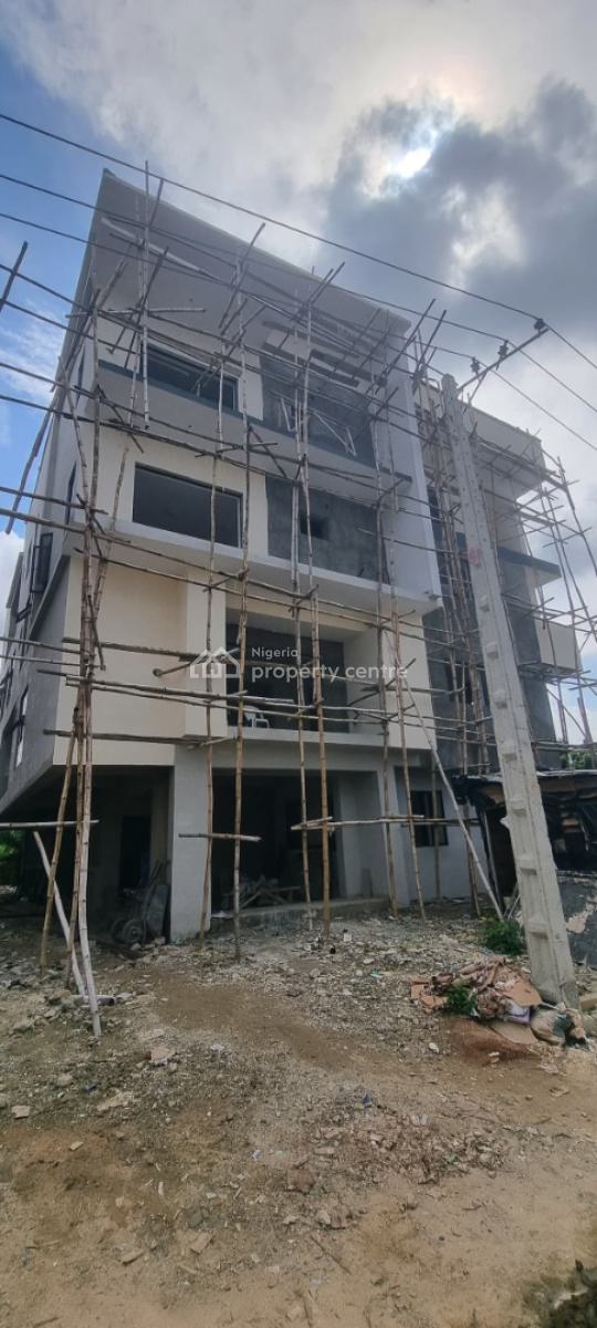 Lovely Built 4 Bedroom Flat with Bq, Obanikoro, Shomolu, Lagos, Block of Flats for Sale