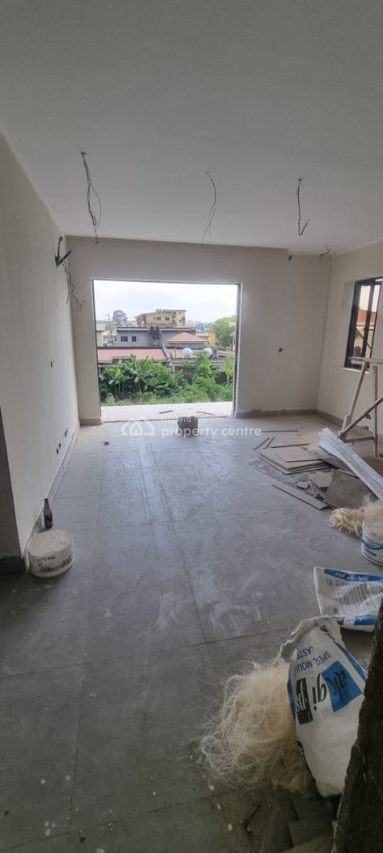 Lovely Built 4 Bedroom Flat with Bq, Obanikoro, Shomolu, Lagos, Block of Flats for Sale