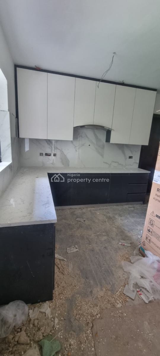 Lovely Built 4 Bedroom Flat with Bq, Obanikoro, Shomolu, Lagos, Block of Flats for Sale