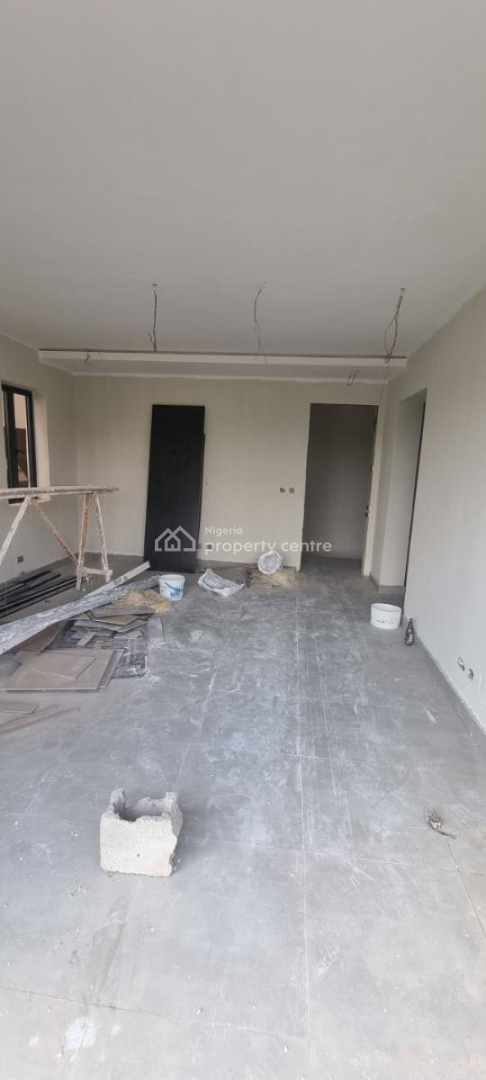 Lovely Built 4 Bedroom Flat with Bq, Obanikoro, Shomolu, Lagos, Block of Flats for Sale