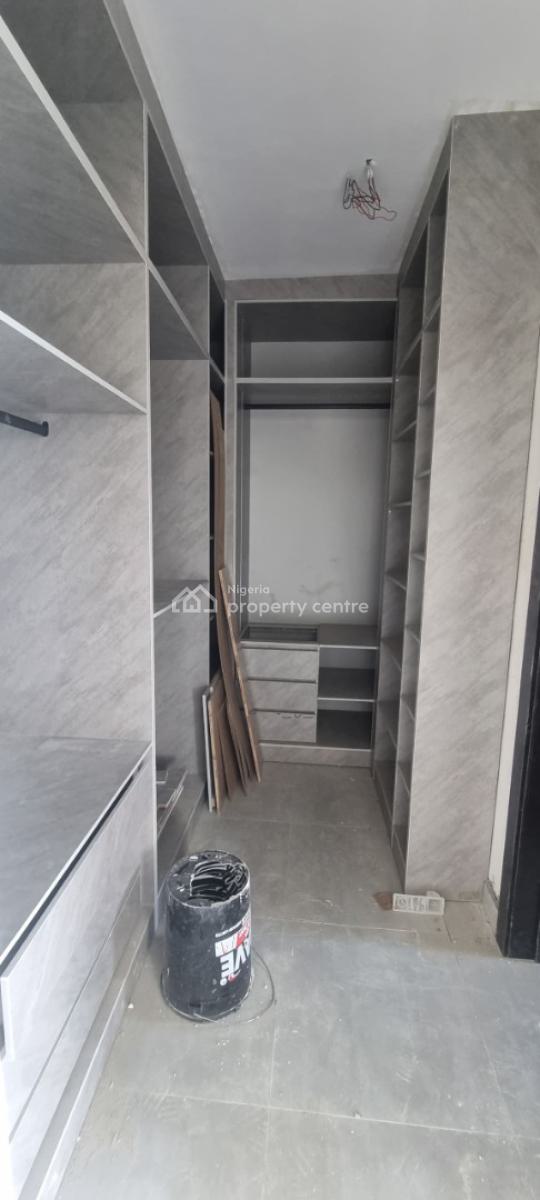 Lovely Built 4 Bedroom Flat with Bq, Obanikoro, Shomolu, Lagos, Block of Flats for Sale