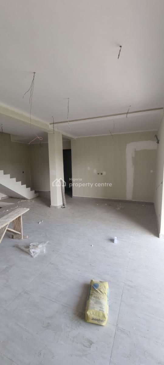 Lovely Built 4 Bedroom Flat with Bq, Obanikoro, Shomolu, Lagos, Block of Flats for Sale