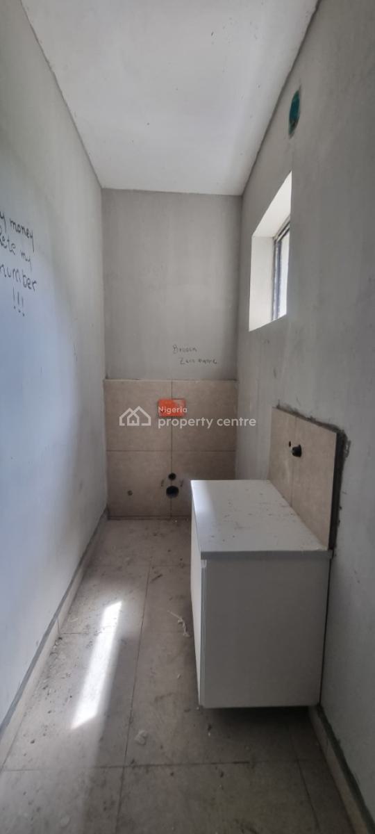 Lovely Built 4 Bedroom Flat with Bq, Obanikoro, Shomolu, Lagos, Block of Flats for Sale