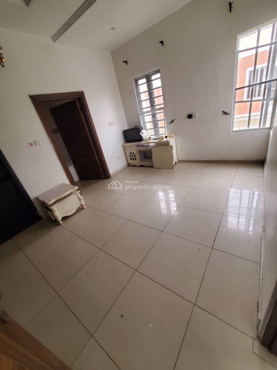 Converted Miniflat (upstairs), Orchid Road Lekki Lagos, Lekki, Lagos, Mini Flat (room and Parlour) for Rent