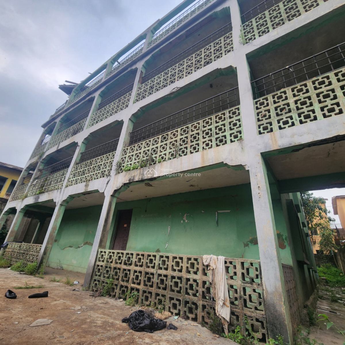 Old Build with 32 Rooms, Agbowo, Ibadan, Oyo, Hostel for Sale