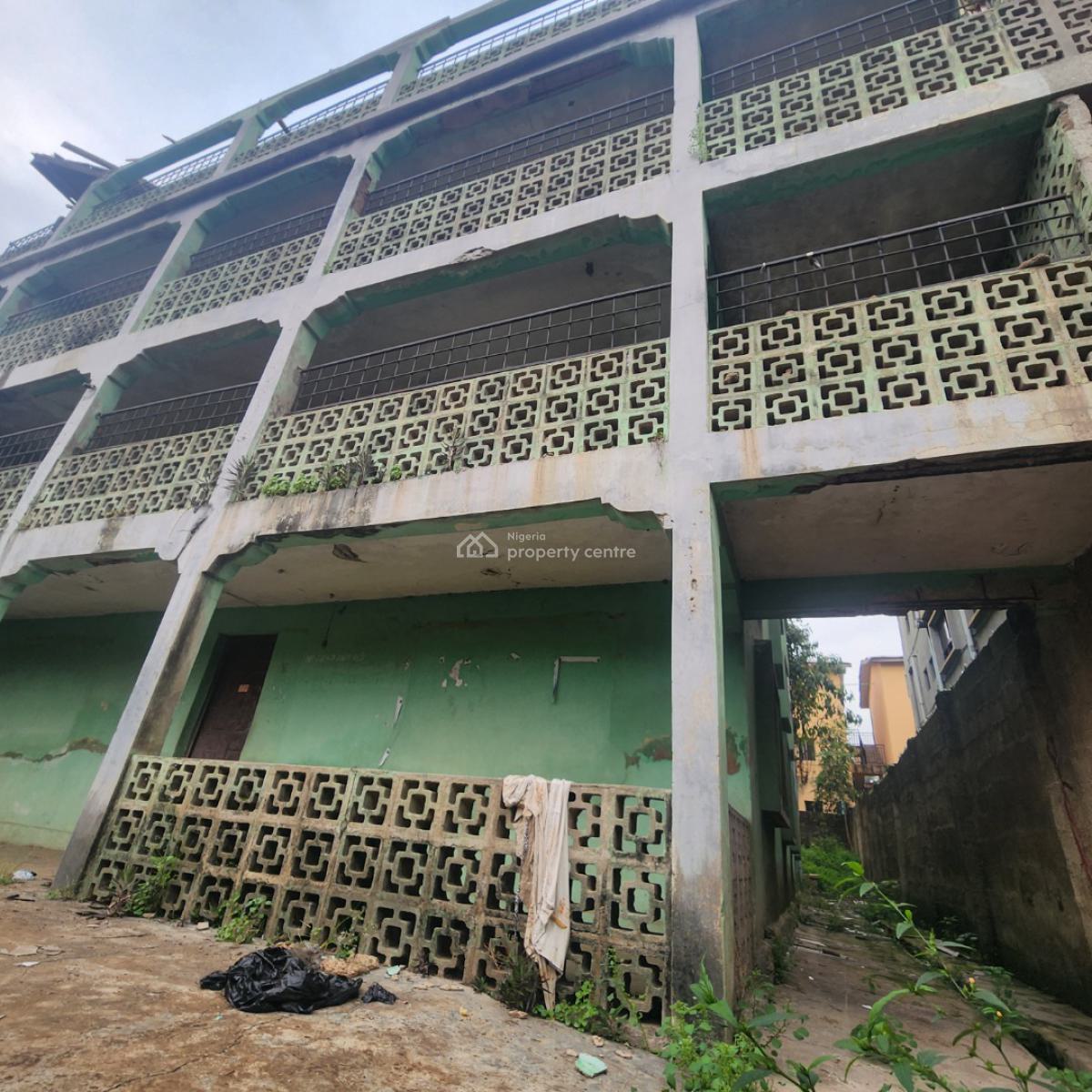 Old Build with 32 Rooms, Agbowo, Ibadan, Oyo, Hostel for Sale
