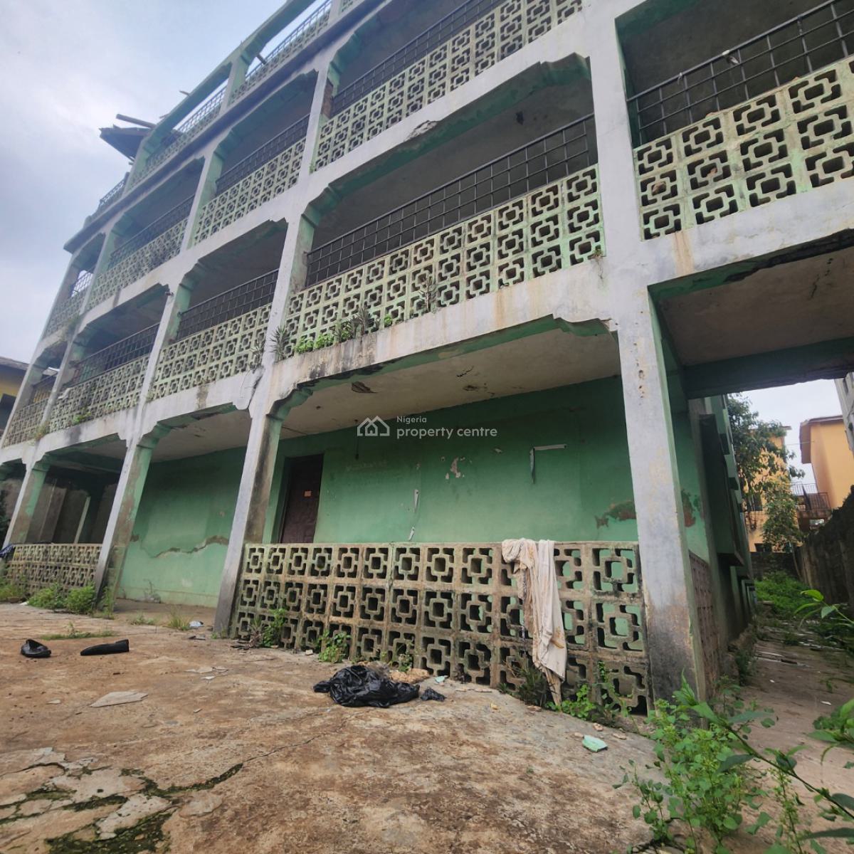 Old Build with 32 Rooms, Agbowo, Ibadan, Oyo, Hostel for Sale