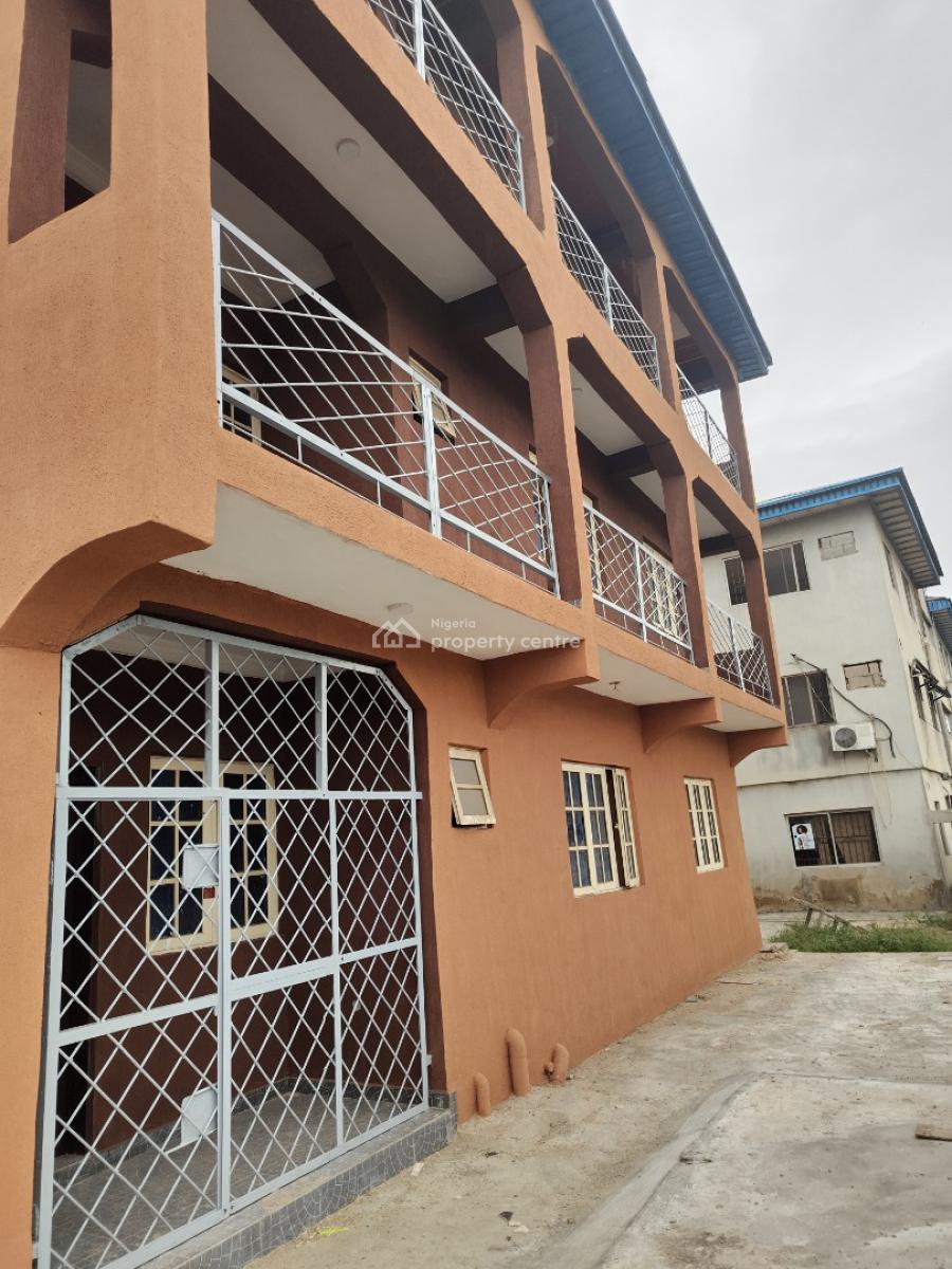Luxury 3-bedroom Flat in a Gated Estate Close to Major Road, Coker Estate, Ikorodu, Lagos, Flat / Apartment for Rent