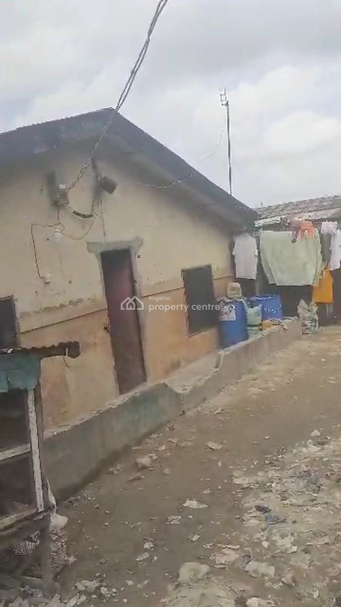 High Ceilings and Crown Molding: [year] Old Home with Grandeur, Idumota Street Off Arobadade Street, Ilaje, Bariga, Shomolu, Lagos, House for Sale