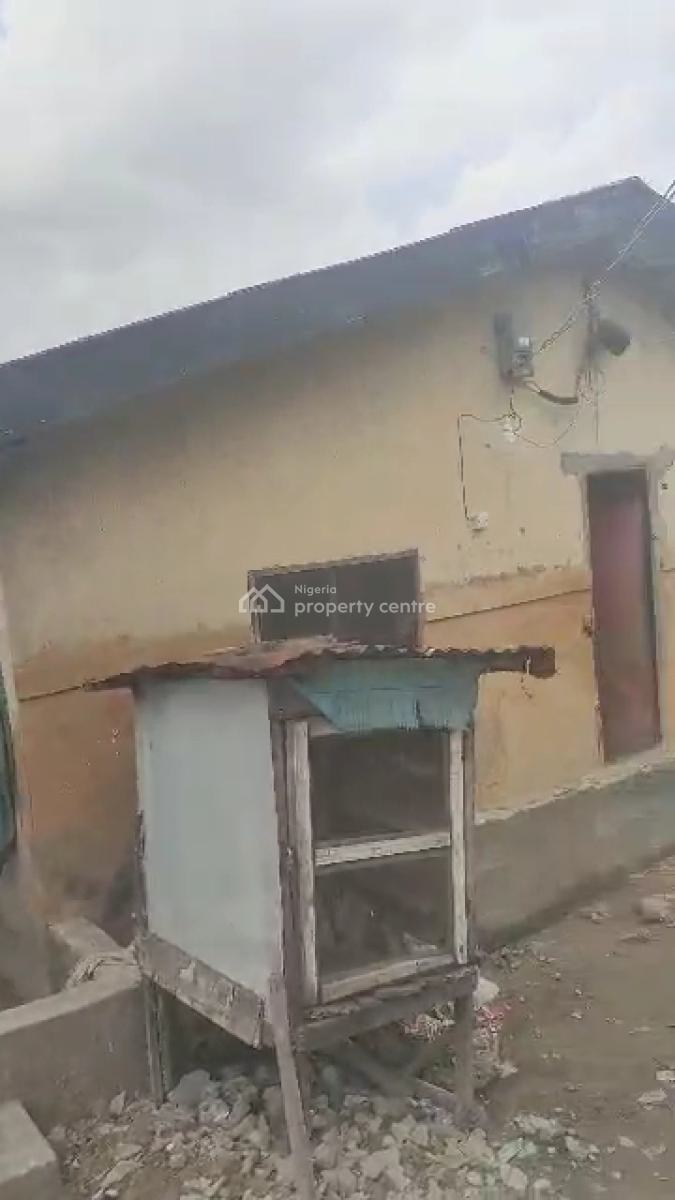 High Ceilings and Crown Molding: [year] Old Home with Grandeur, Idumota Street Off Arobadade Street, Ilaje, Bariga, Shomolu, Lagos, House for Sale
